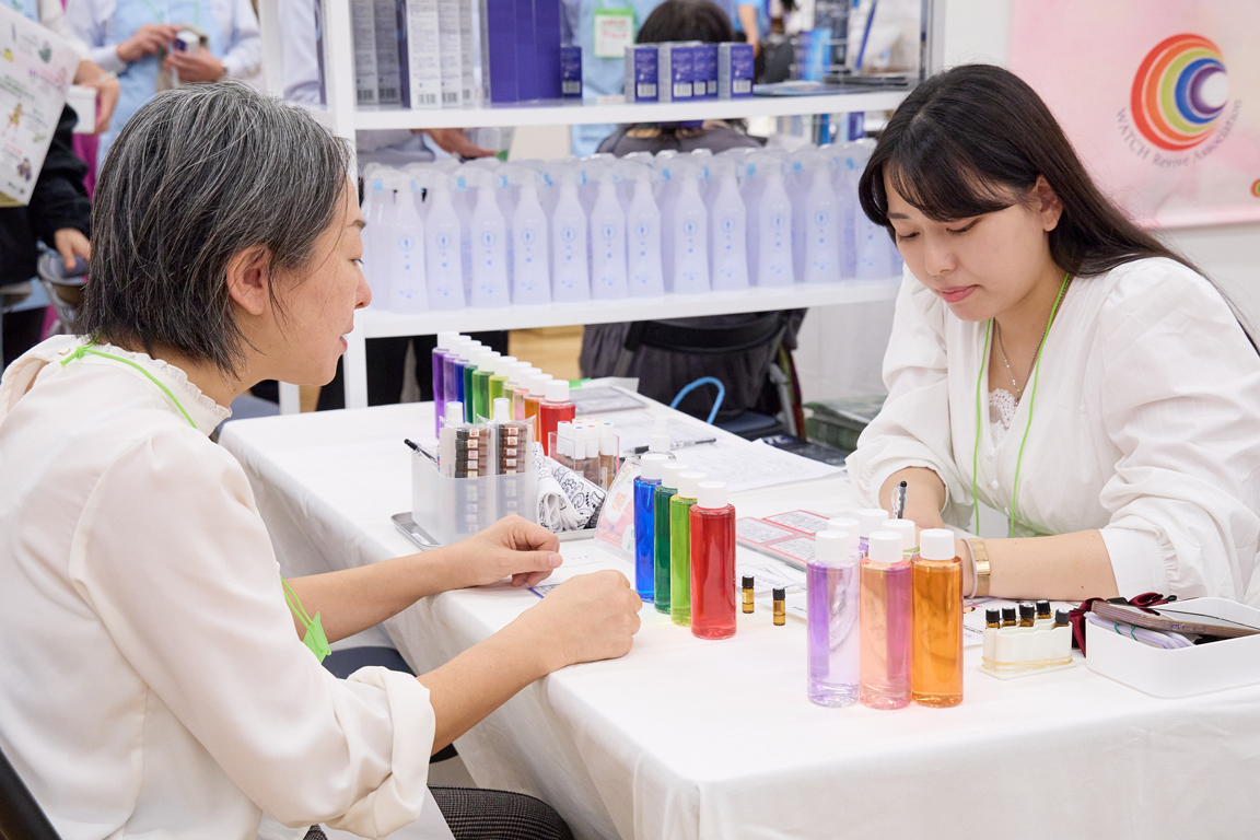 会場ではさまざまなセラピーを体験することができた。